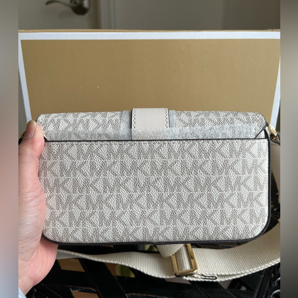 ❌SOLD❌NWT Michael Kors Greenwich Logo Sling Crossbody Bag - Picture 3 of 11